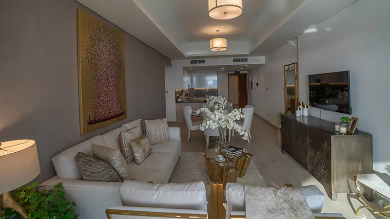 Azizi Mina gallery image 7